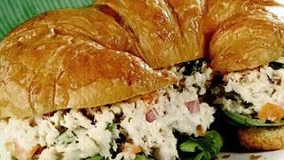 Croissant cu salata