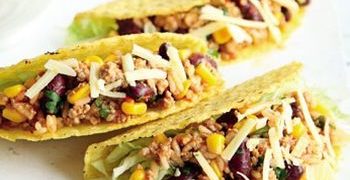 Tacos cu carne picantă de curcan şi orez