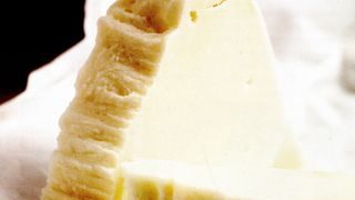 Branza Provolone