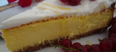 Cheesecake cu lime si sos de merisoare