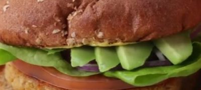 Burger vegetarian cu salata