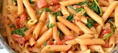 Penne cu rosii, ardei si parmezan