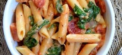 Penne cu sos de rosii si spanac