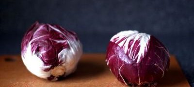 Salată cu radicchio şi brânză de capră