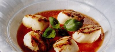 Scoici scallop cu sos de rosii