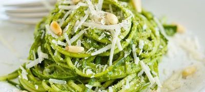 Noodles cu sos pesto si nuci