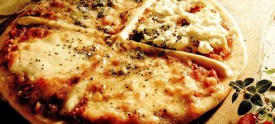 Pizza cu branza cu mucegai