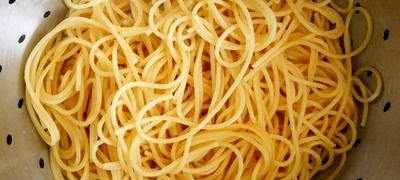 Spaghete cu sos de migdale