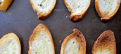 Cum se prepara Bruschetta cu Peste Spada la gratar