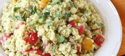 Salata de quinoa cu avocado