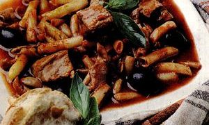 Mancarică de carne cu roşii si castraveţi