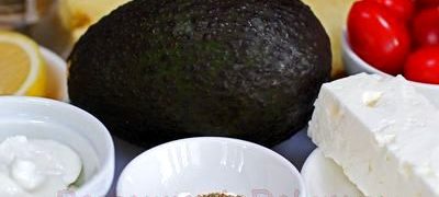 Fructe de avocado cu branza de capra